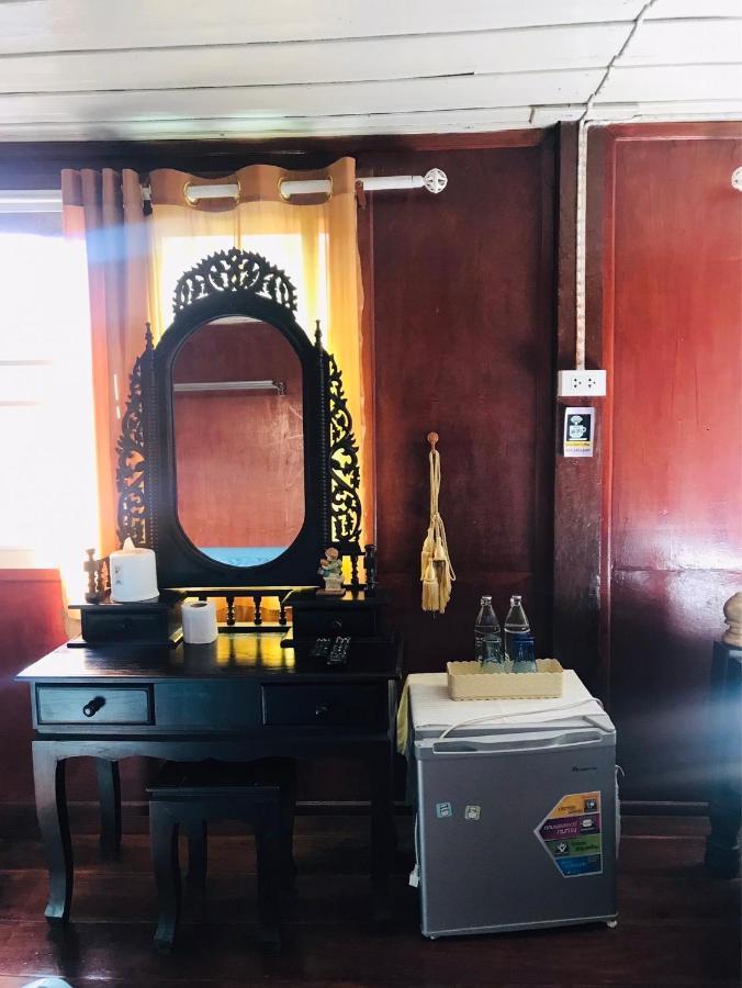 Solarcell Walking Street Homestay - โซล่าเซลล์ถนนคนเดินโฮมสเตย์ Ban Nong Nam Khan Экстерьер фото