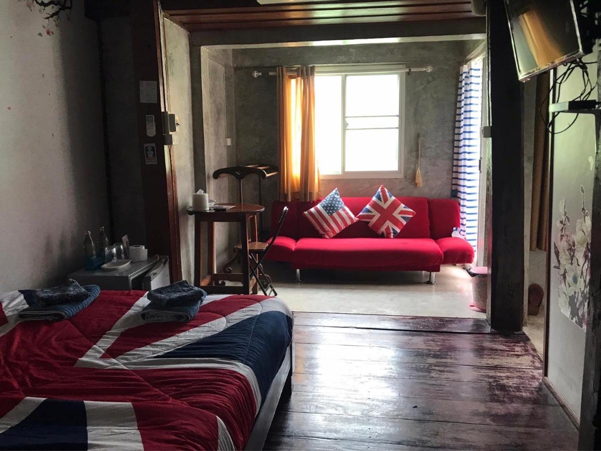Solarcell Walking Street Homestay - โซล่าเซลล์ถนนคนเดินโฮมสเตย์ Ban Nong Nam Khan Экстерьер фото