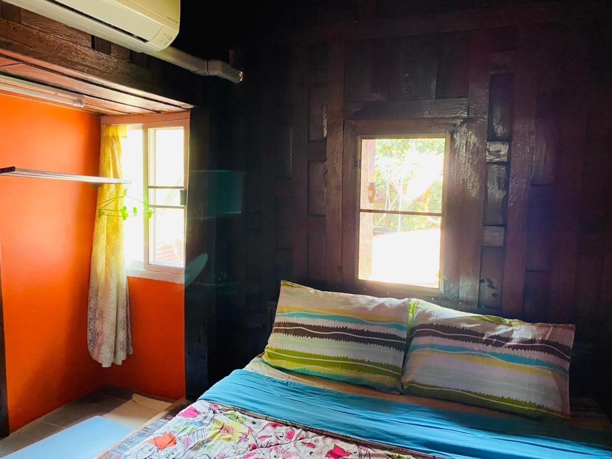Solarcell Walking Street Homestay - โซล่าเซลล์ถนนคนเดินโฮมสเตย์ Ban Nong Nam Khan Экстерьер фото