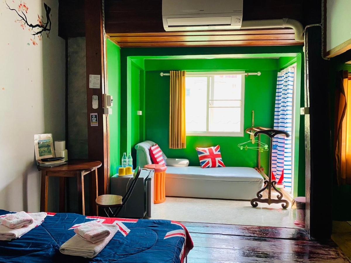 Solarcell Walking Street Homestay - โซล่าเซลล์ถนนคนเดินโฮมสเตย์ Ban Nong Nam Khan Экстерьер фото