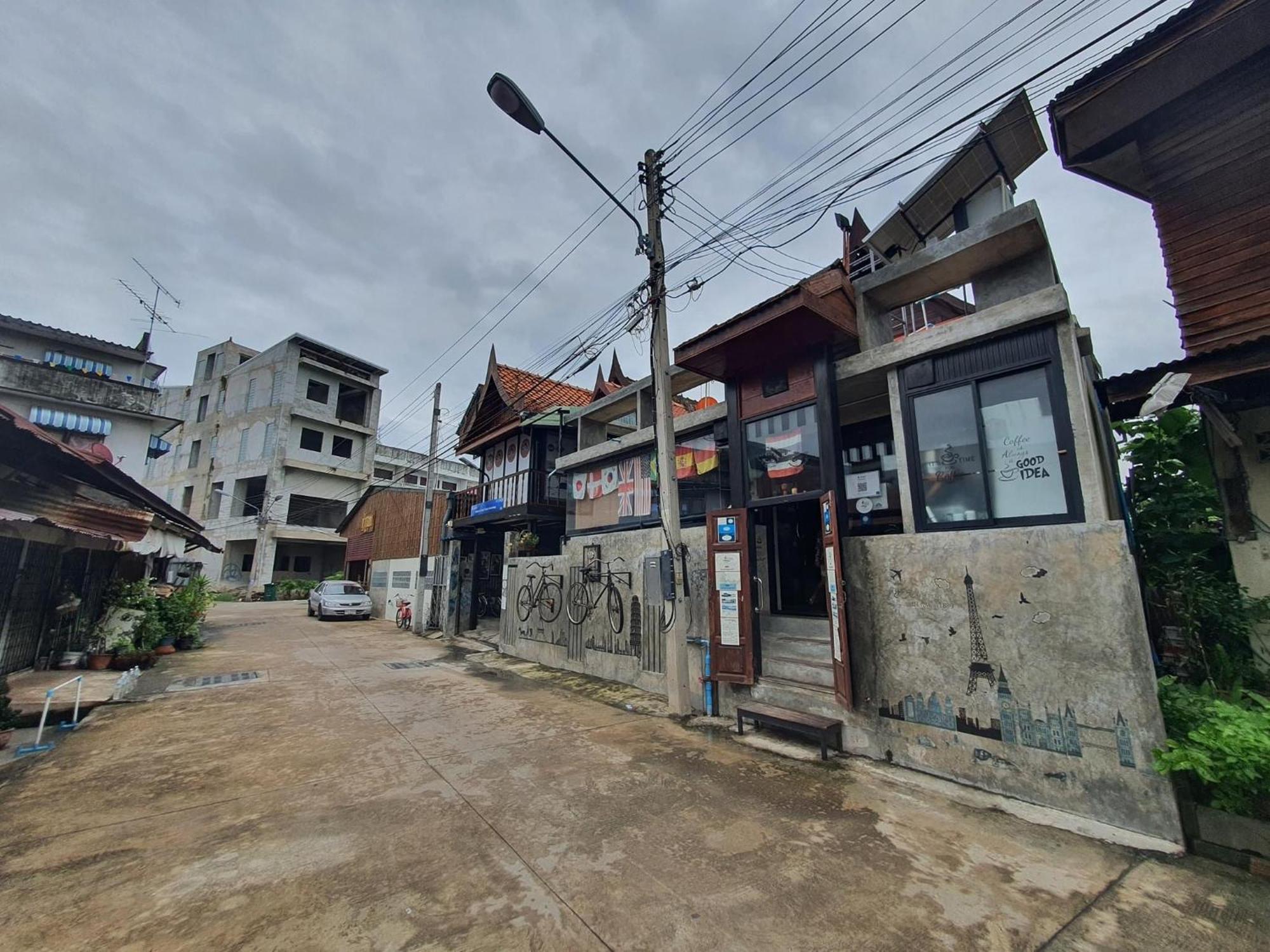 Solarcell Walking Street Homestay - โซล่าเซลล์ถนนคนเดินโฮมสเตย์ Ban Nong Nam Khan Экстерьер фото