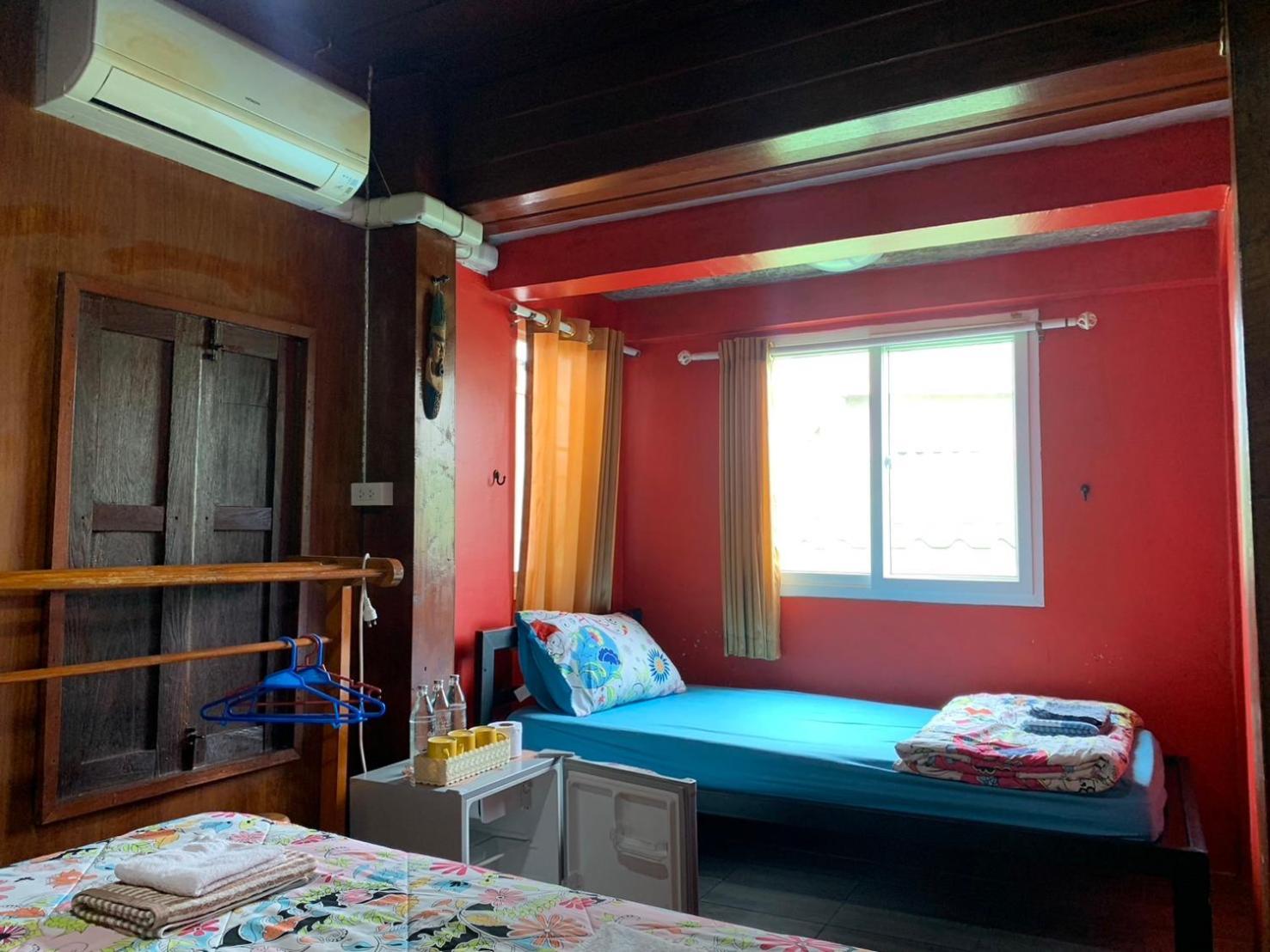 Solarcell Walking Street Homestay - โซล่าเซลล์ถนนคนเดินโฮมสเตย์ Ban Nong Nam Khan Экстерьер фото